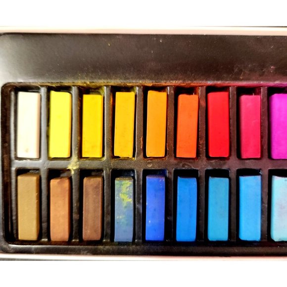 The Stencil Collection Pastels Non-Smear Acid Free 32 Half Sticks Square NIB - Picture 6 of 6